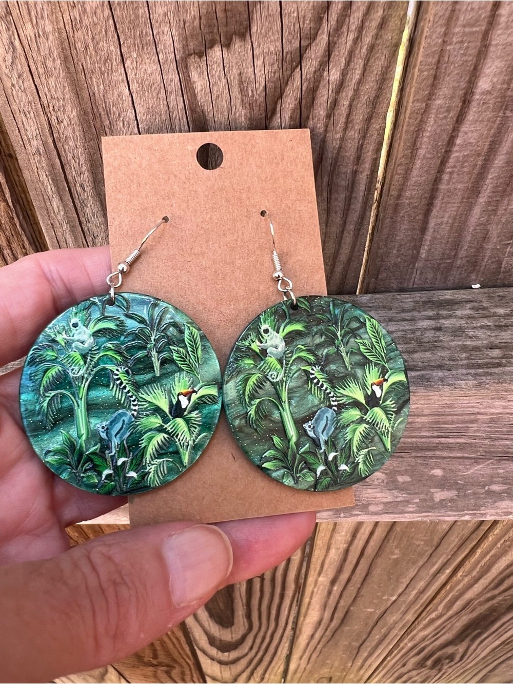 👗Jungle themed Green dangle Round Earrings - Unbranded